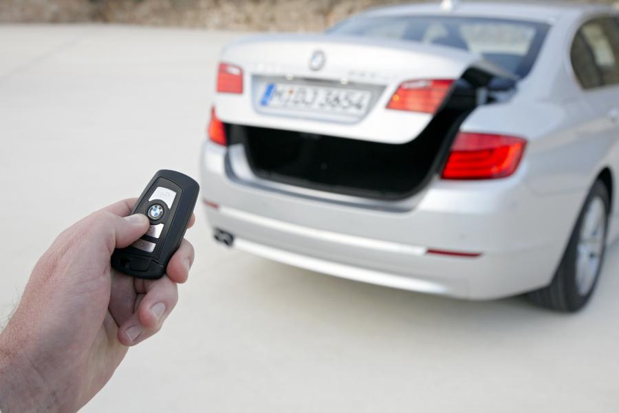  BMW 5-Series Long-Wheelbase 2010 года  (CN) (фото 44 из 77)